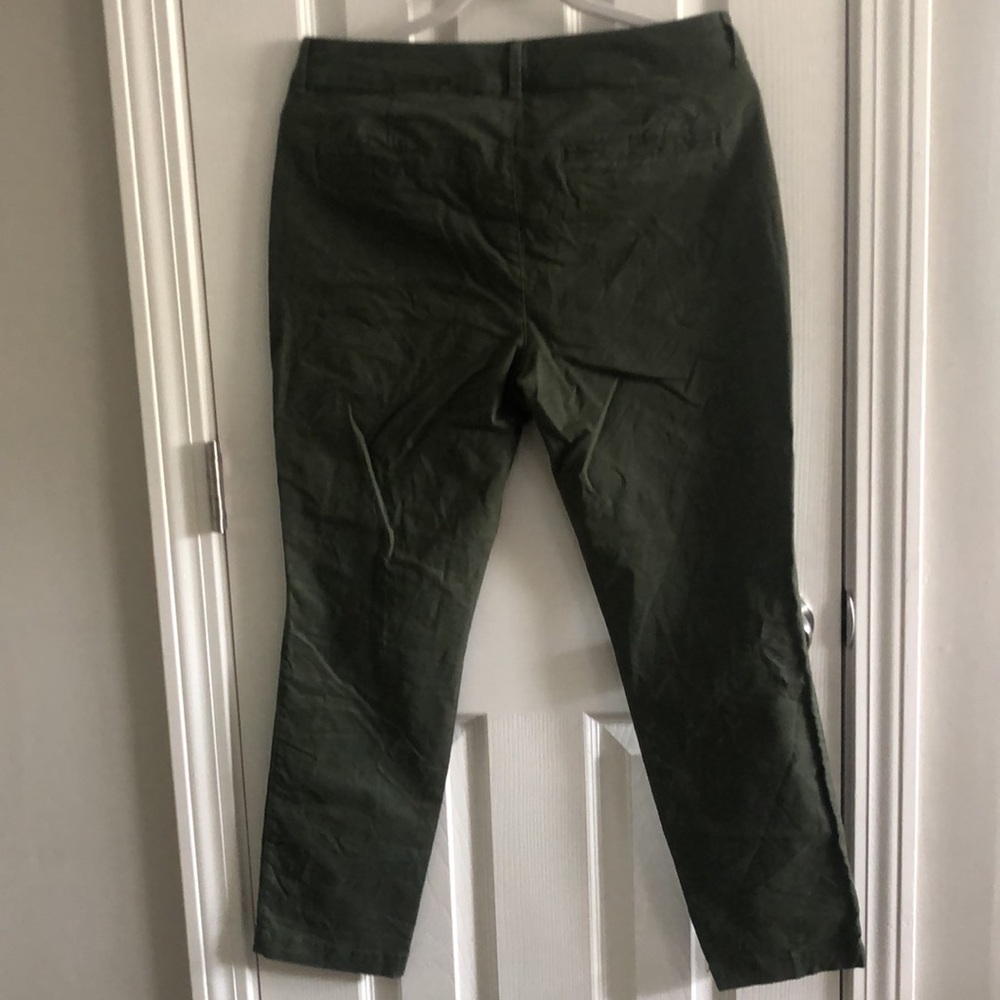 Old navy pixie pants - Picture 2 of 2